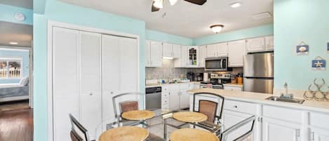 Condo, Multiple Beds, Balcony (Big Cozy Condo) | Dining