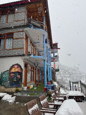 Street view - Cafe Kush Tosh And Stay (Bhuntar)