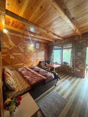 Deluxe Room, Mountain View - Cafe Kush Tosh And Stay (Bhuntar)