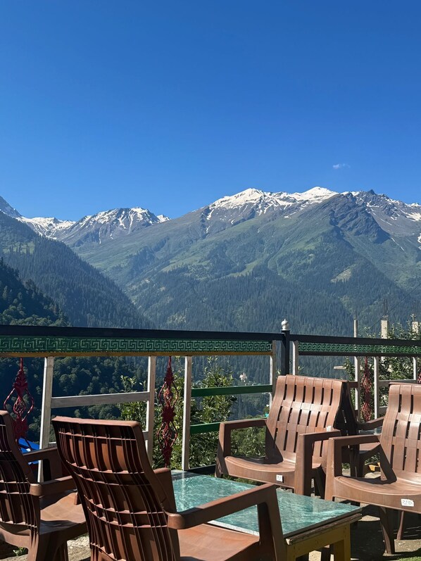 Mountain view - Cafe Kush Tosh And Stay (Bhuntar)
