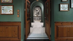 Darwin Room | 내부
