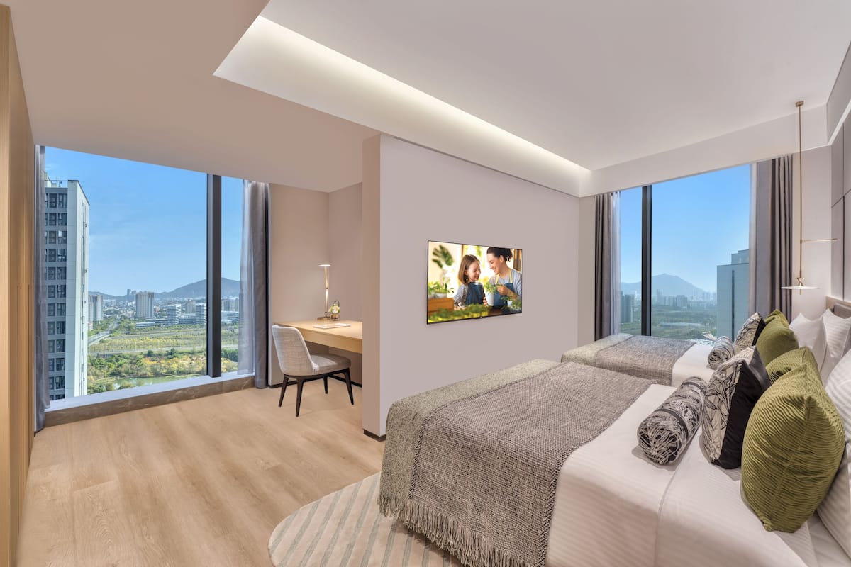 Three Bedroom Deluxe | Down duvets, pillow-top beds, in-room safe, laptop workspace