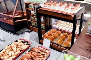 Daily buffet breakfast for a fee