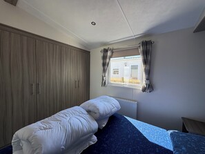 2 bedrooms, WiFi - J 041 New chalet! (more photos to follow) (Petten)