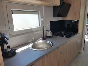 Fridge, stovetop, dishwasher, coffee/tea maker - Chalet 34 (4 persons) (Petten)