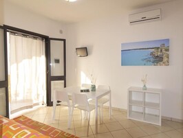 Apartamento, vistas al patio, en esquina | Restauración