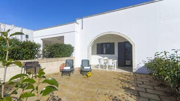 Standard Apartment, Patio, Courtyard View | Outdoor dining