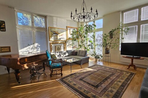 Grand Piano Residence with Parking