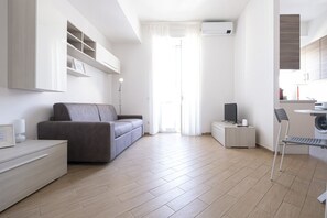 TV - Baronio@home - One Bedroom Apartment, Sleeps 4 (Rome)