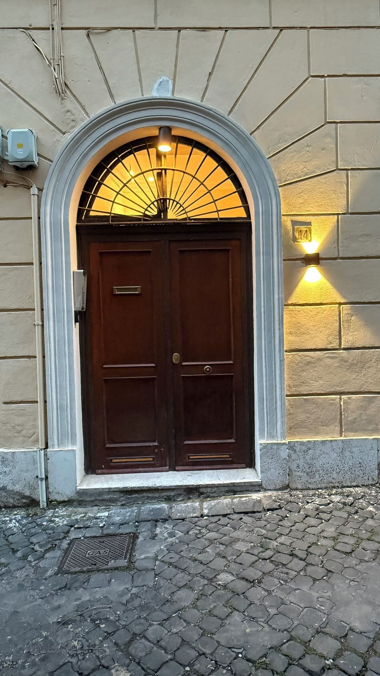 تفاصيل الفندق من الخارج