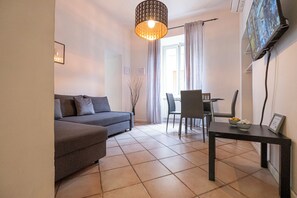 Smart TV - Santonofrio Silver - One Bedroom Apartment, Sleeps 4 (Rome)