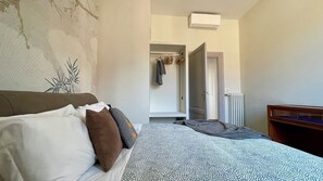 2 bedrooms, iron/ironing board, free WiFi, bed sheets - Santonofrio SKY Terrace Penthouse (Rome)