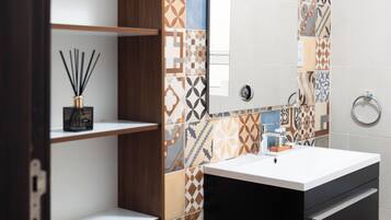 Standard Apartment | Bathroom