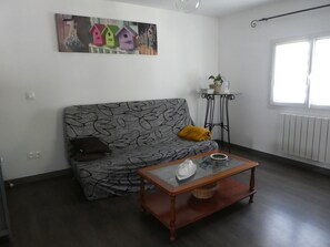 Living area - The little house (Amenucourt)