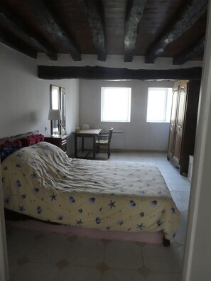 Room - The little house (Amenucourt)