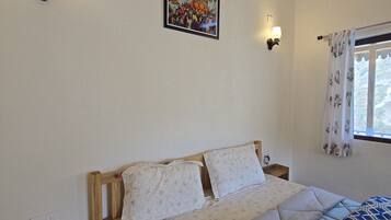 4 bedrooms, iron/ironing board, bed sheets