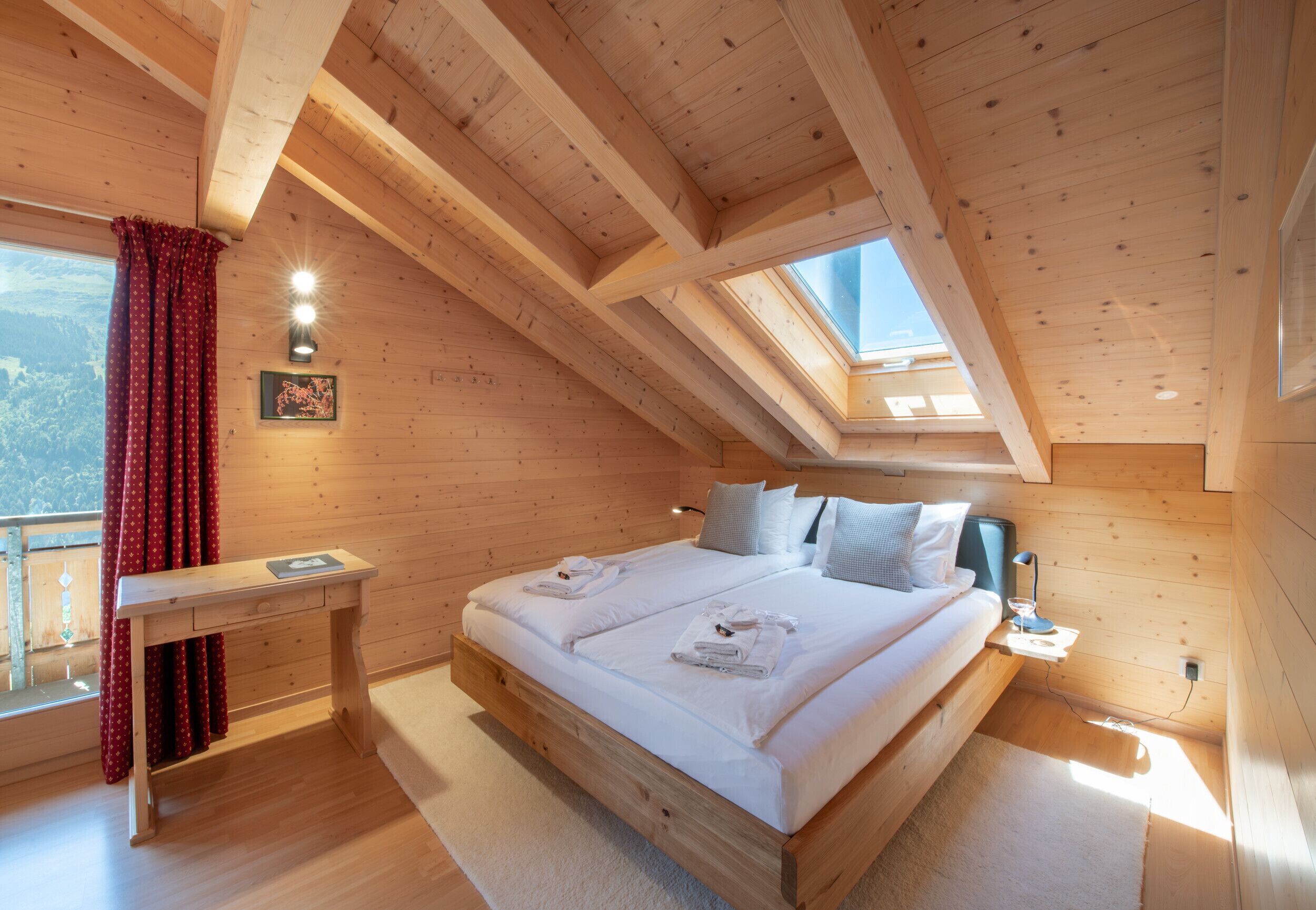 4 slaapkamers, een strijkplank/strijkijzer, gratis wifi, beddengoed