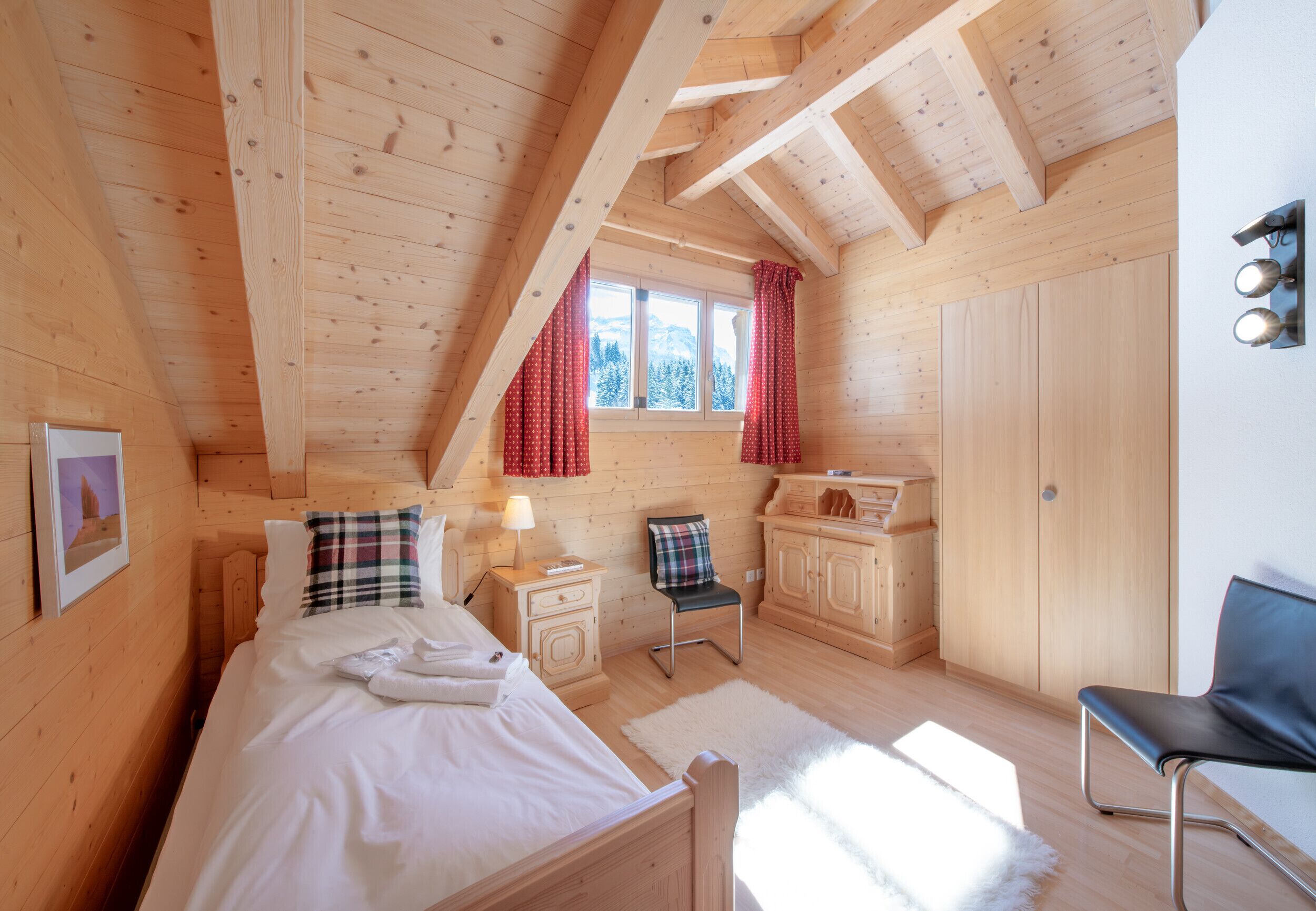 4 bedrooms, iron/ironing board, free WiFi, bed sheets