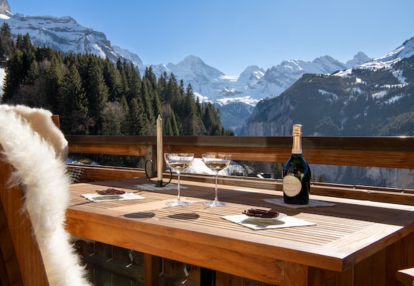 Outdoor dining - Chalet Silberhorn Penthouse (Wengen)