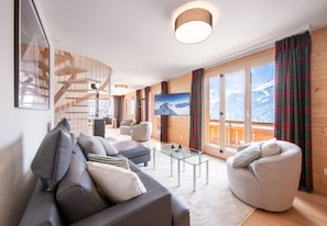 TV, fireplace - Chalet Silberhorn Penthouse (Wengen)