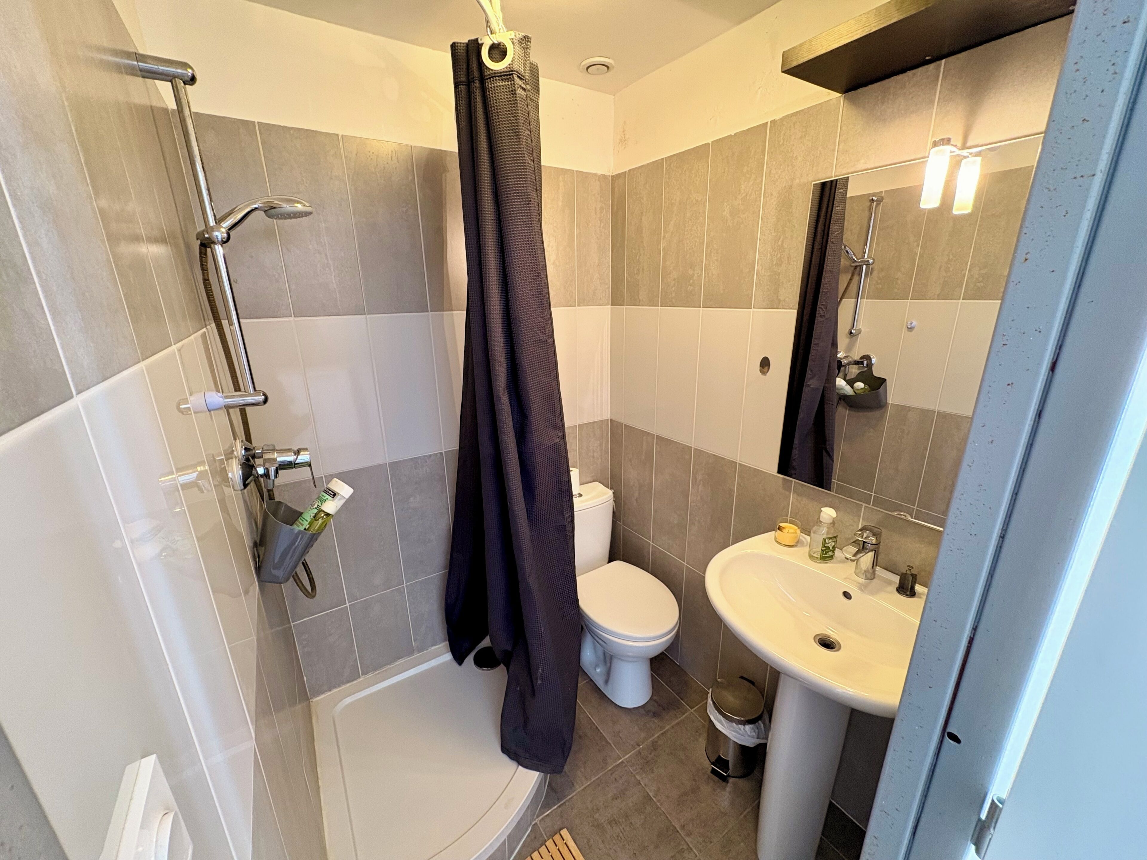 Shower, towels, soap, toilet paper