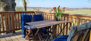 Outdoor dining - Beautiful Holiday Apartment in Historic Manor – Enjoy the Trave Lowlands (Ahrensbök)