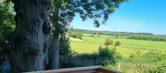 Alter Lindenhof Gnissau – Spacious Apartment in Historic Manor House