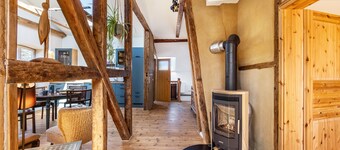 Alter Lindenhof Gnissau – Spacious Apartment in Historic Country House