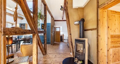 Alter Lindenhof Gnissau – Spacious Apartment in Historic Country House