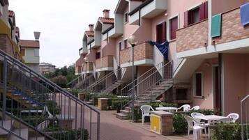 Apartment, 2 Bedrooms, Terrace | Depan hartanah
