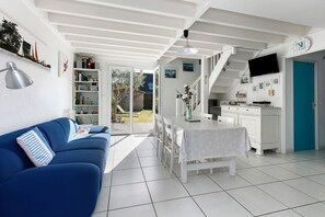 Interior - Holiday Home "Les Guillemots" Near the Beach with Enclosed Garden (La Turballe)