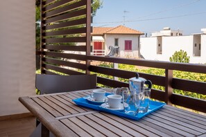 Outdoor dining - Vacation Home 'Vacanza Alle 4 Colonne - 2' with Balcony, Wi-Fi and Air Conditioning (Santa Maria al Bagno)