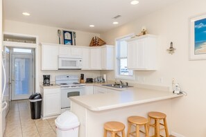 Microwave, dishwasher - The Reason Why - Oceanview comfort a spacious 4-bedroom haven (Surf City)
