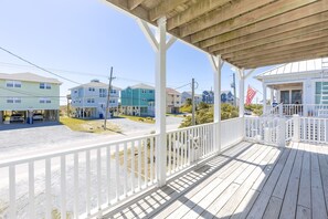 Property grounds - The Reason Why - Oceanview comfort a spacious 4-bedroom haven (Surf City)