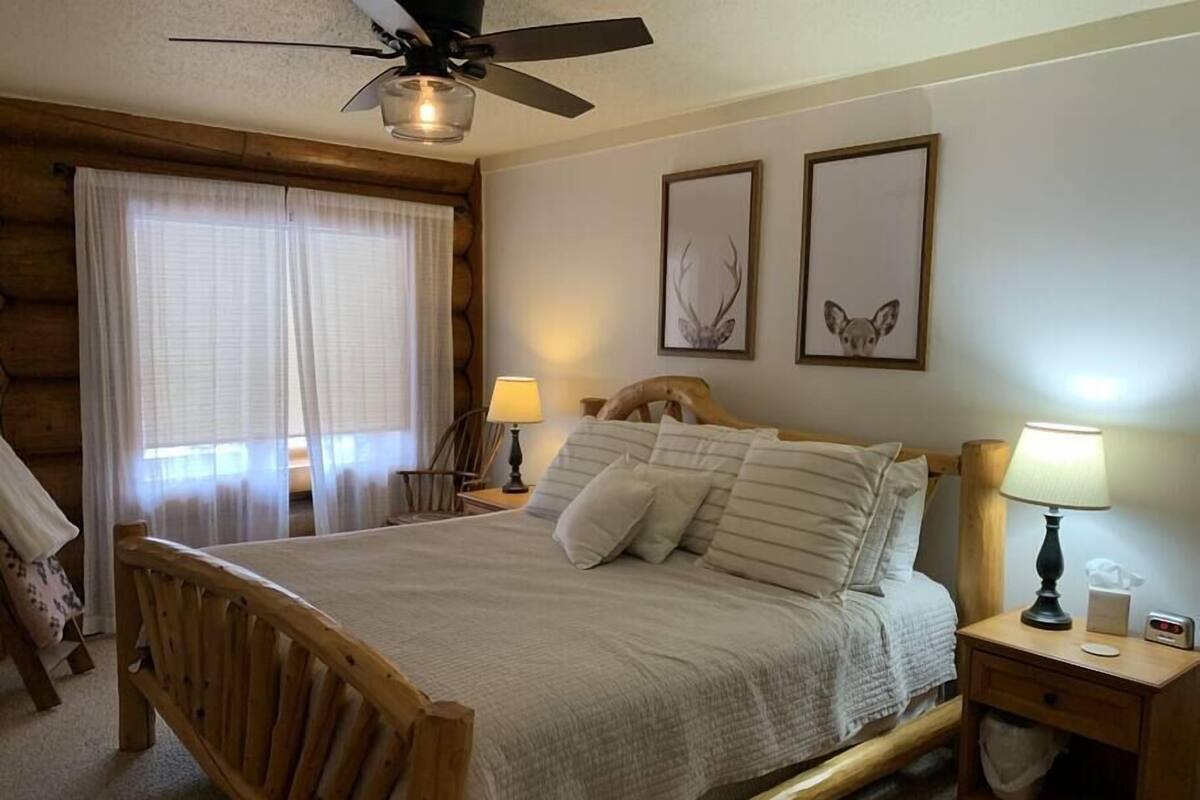 Condo, Multiple Beds, Patio (Fence Lake #10)