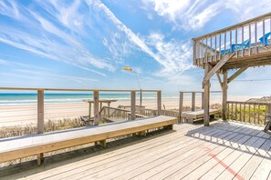 Property grounds - Time in a Bottle Oceanfront, Spacious 6 bedroom in Surf City! (Surf City)