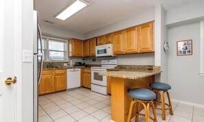 Fridge, microwave, oven, stovetop - What A View: Oceanfront 6-bedroom home in Surf City perfect for families. (Surf City)