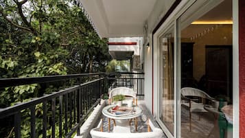 Apartment, 2 Bedrooms, Kitchenette | Outdoor dining