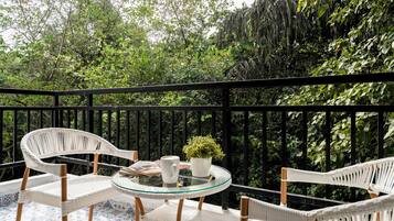 Apartment, 2 Bedrooms, Kitchenette | Property grounds