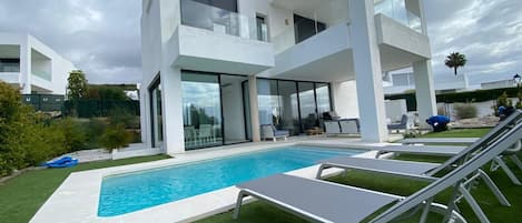 屋外プール、温水プール