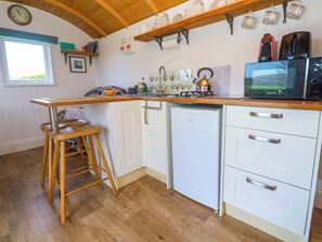 Cookware/dishes/utensils - Higher Merther Farm Shepherds Hut (Helston)