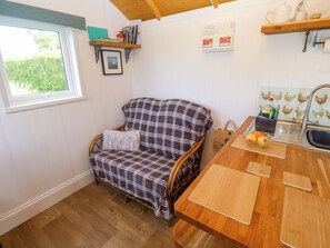 Interior - Higher Merther Farm Shepherds Hut (Helston)