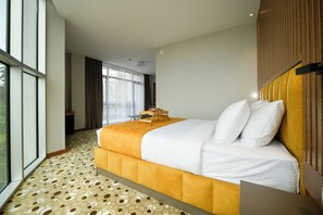 Chambre Double Deluxe, vue mer | Coffres-forts dans les chambres, bureau, fer et planche à repasser