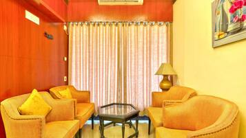 Royal Suite, City View | Interior