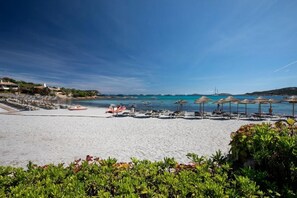 Beach nearby, beach towels - Elite Collection Villa Pevero Acquamarina (Porto Cervo)