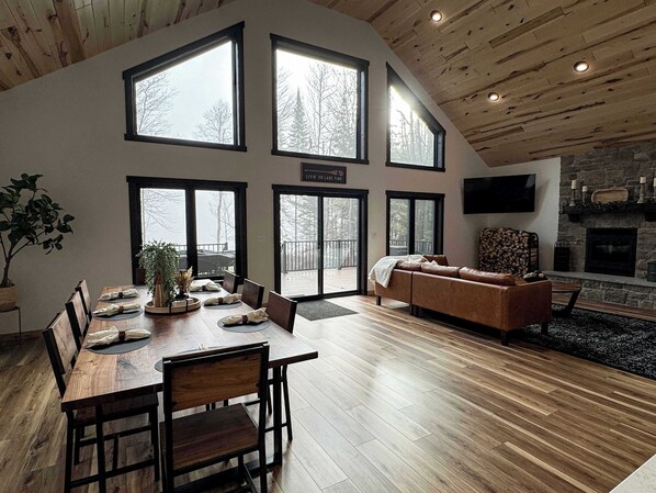 Talo, useita sänkyjä, patio (Woods + Water) | Sisätilat