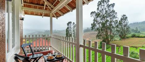 Villa Deluxe, vista al jardín | Restaurante al aire libre