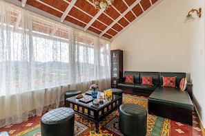 Dining - Alaya Stays Mihirikas Nirvana 5-BHK (Ooty)