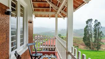 Deluxe Villa, Garden View | Terrace/patio