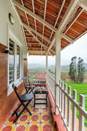 Deluxe Villa, Garden View | Terrace/patio - Alaya Stays Mihirikas Nirvana 5-BHK (Ooty)